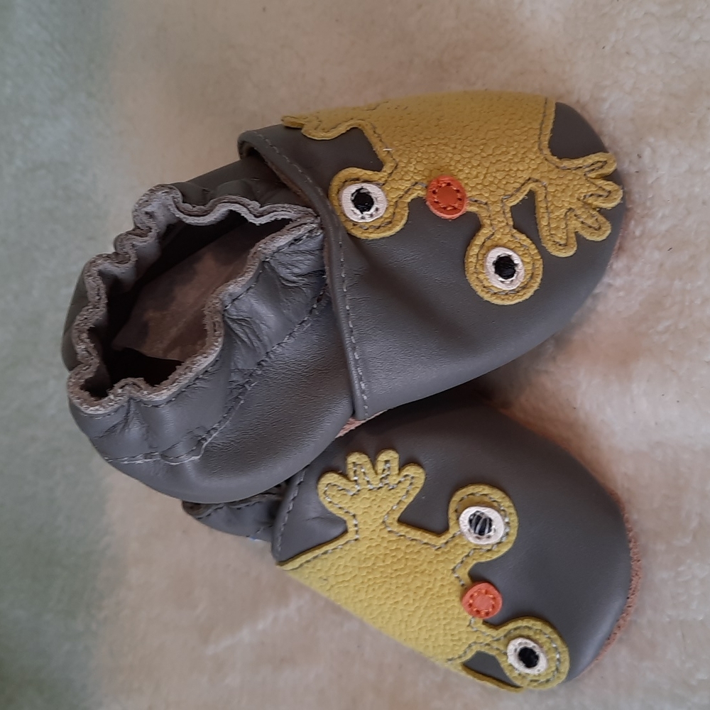 Robeez Soft Sole Baby Shoes 100% Leather Fun Cute Gray Far Out Alien NIB
